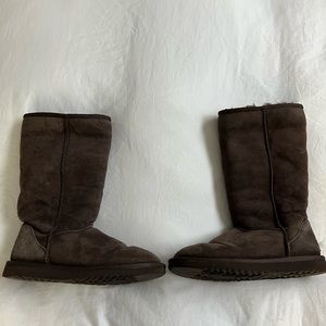 Ugg tall brown size 6